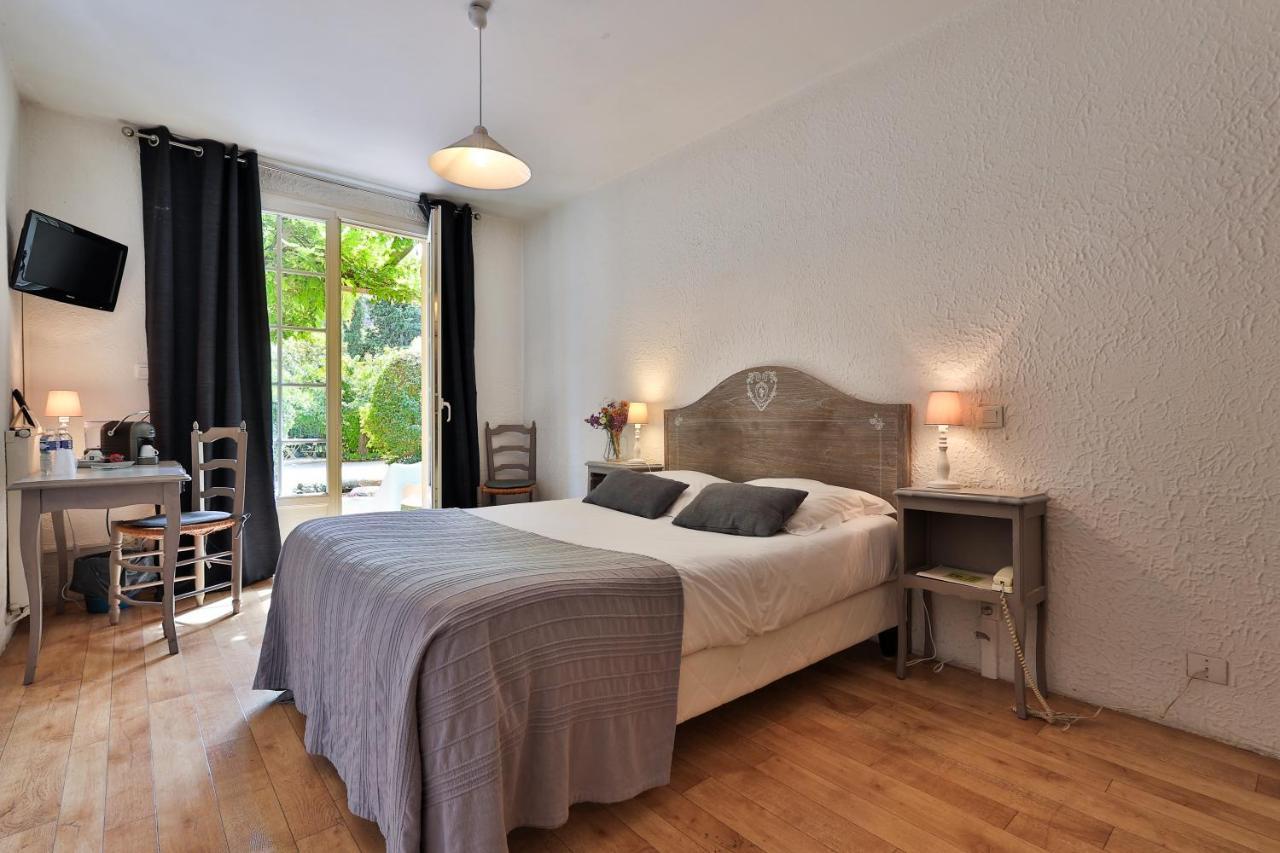 Logis Hotel Castel Mouisson Barbentane Eksteriør billede